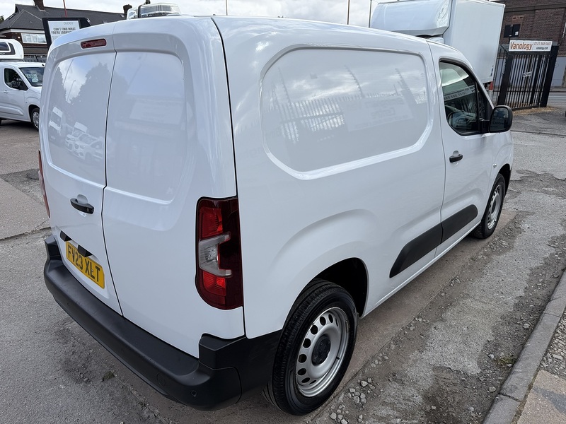 Peugeot Partner BlueHDi 1000 Professional Premium + - U8944