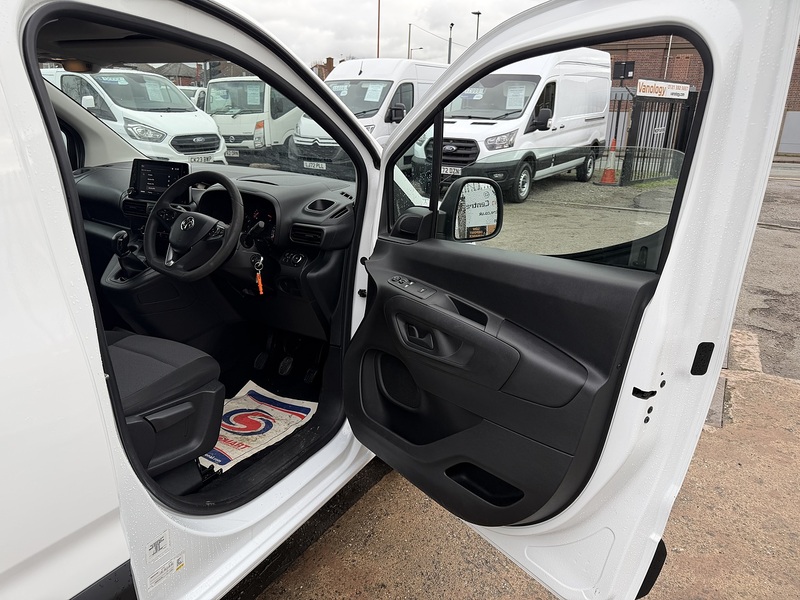 Vauxhall Combo Turbo D 2300 Sportive - U8949