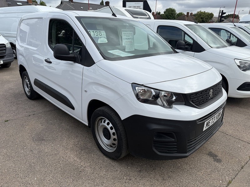 Peugeot Partner BlueHDi 1000 Professional Premium + - U8952
