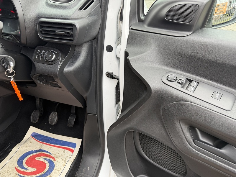 Vauxhall Combo Turbo D 2300 Sportive - U8954