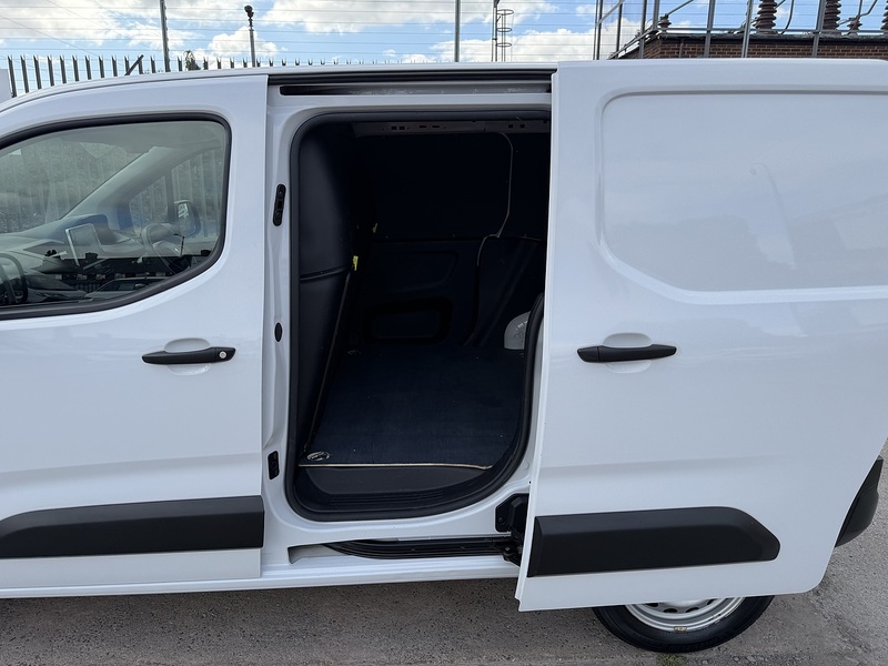 Peugeot Partner BlueHDi 1000 Professional Premium + - U8961