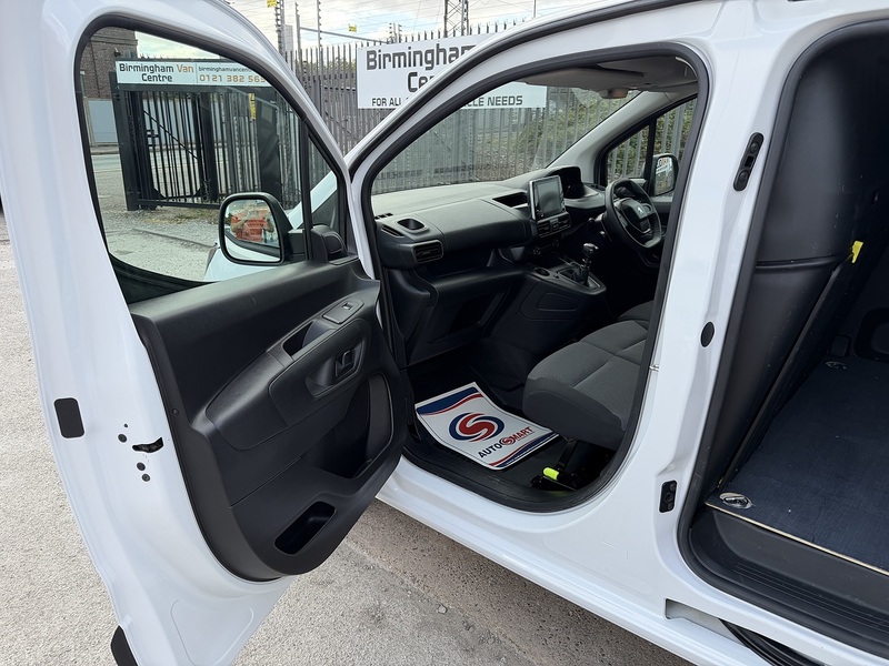 Peugeot Partner BlueHDi 1000 Professional Premium + - U8961