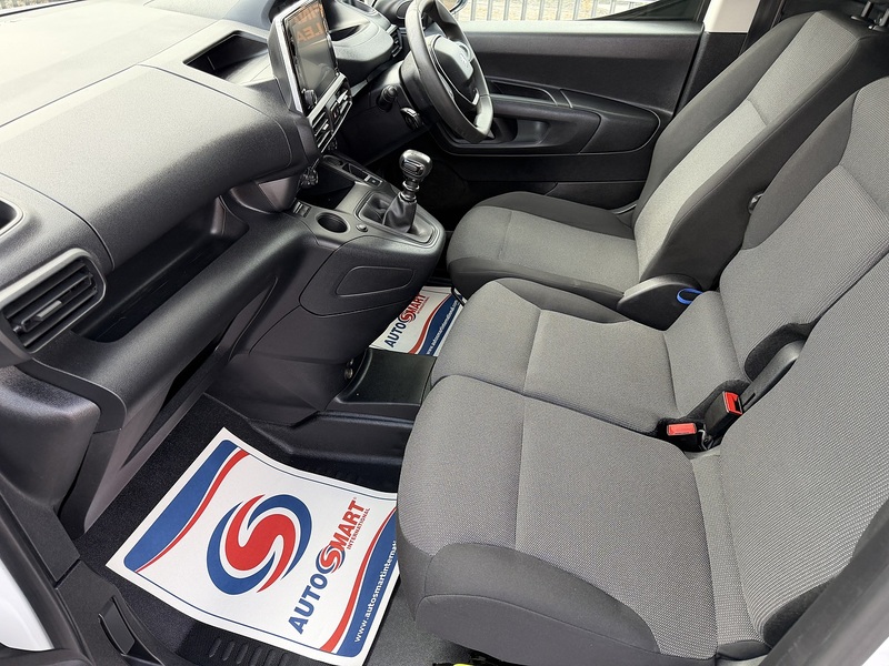 Peugeot Partner BlueHDi 1000 Professional Premium + - U8961