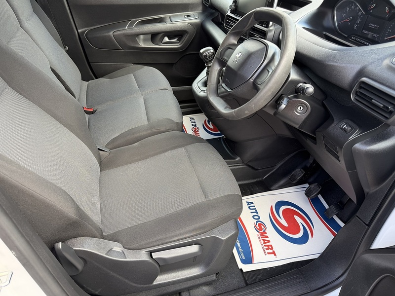 Peugeot Partner BlueHDi 1000 Professional Premium + - U8961
