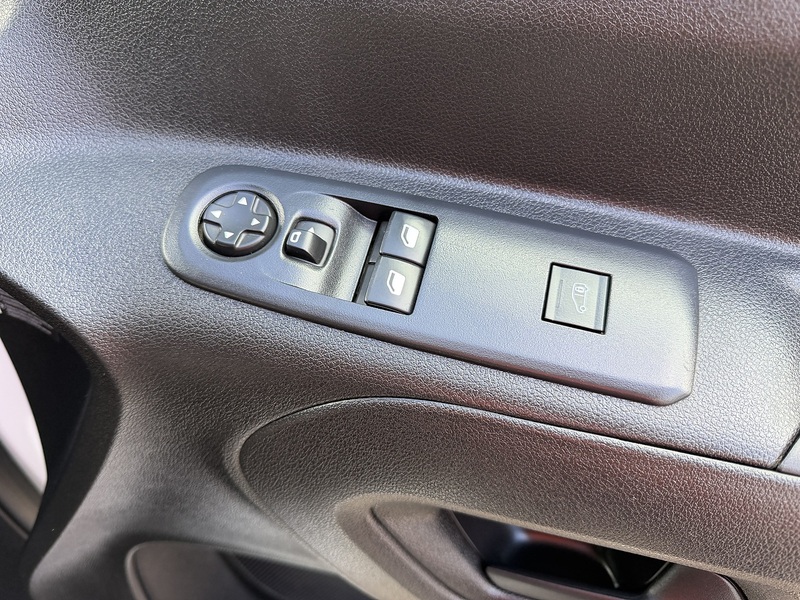 Peugeot Partner BlueHDi 1000 Professional Premium + - U8961