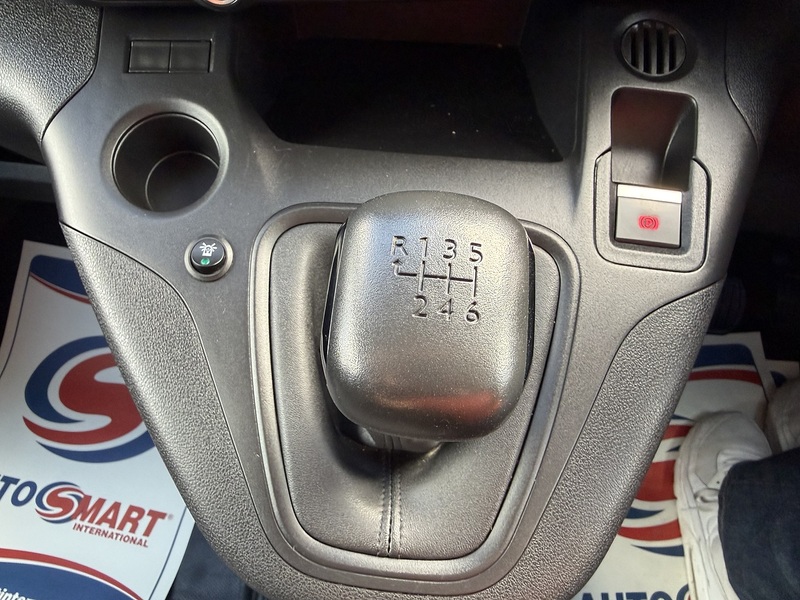 Peugeot Partner BlueHDi 1000 Professional Premium + - U8961