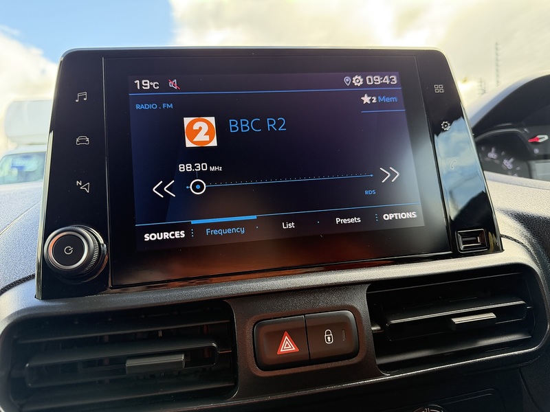 Peugeot Partner BlueHDi 1000 Professional Premium + - U8961