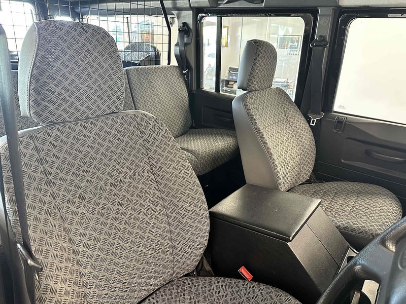 Land Rover Defender 110 TD5 County - U1845