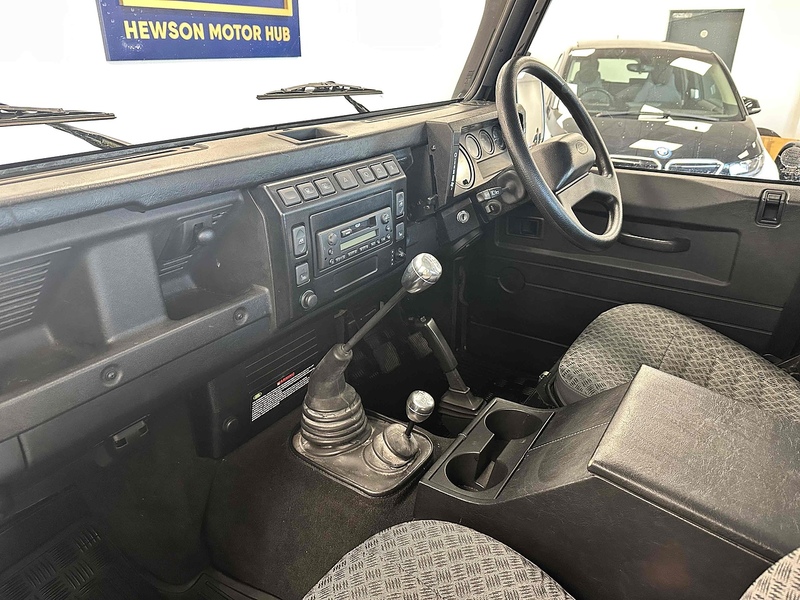 Land Rover Defender 110 TD5 County - U1845
