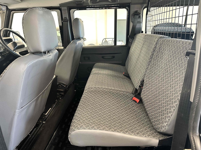 Land Rover Defender 110 TD5 County - U1845