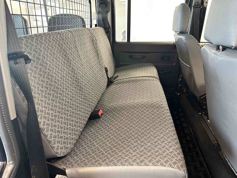 Land Rover Defender 110 TD5 County - U1845