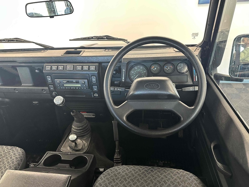 Land Rover Defender 110 TD5 County - U1845