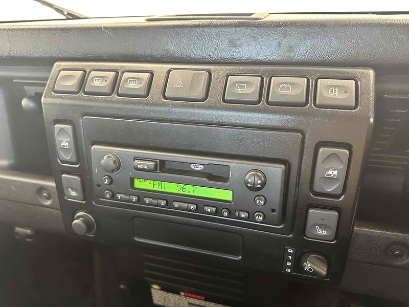 Land Rover Defender 110 TD5 County - U1845