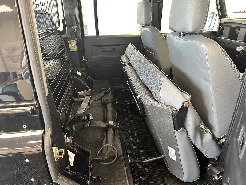 Land Rover Defender 110 TD5 County - U1845
