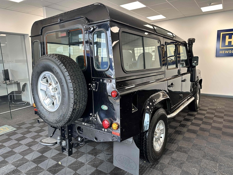Land Rover Defender 110 TD5 County - U1845