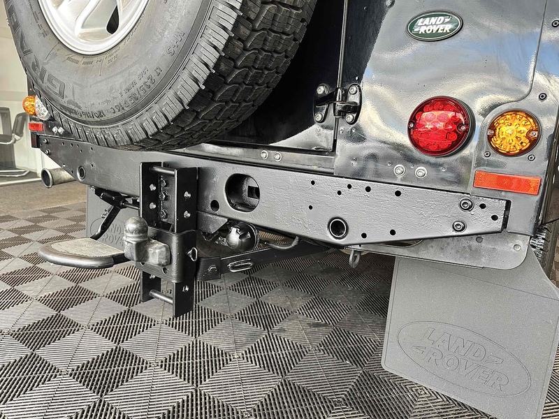 Land Rover Defender 110 TD5 County - U1845