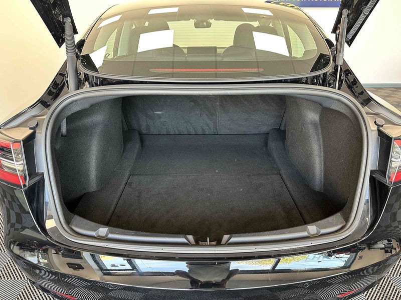 Tesla Model 3 Long Range - U1875