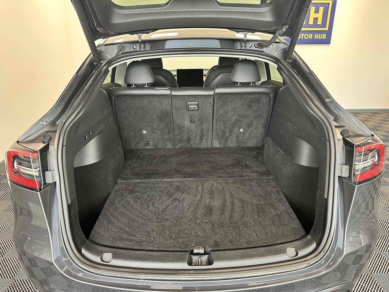 Tesla Model Y Long Range - U1880