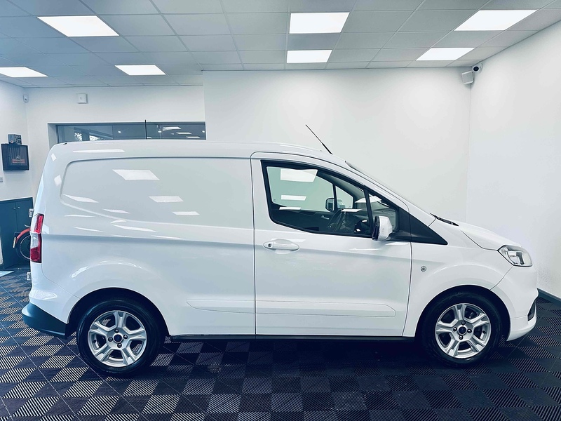 Ford Transit Courier EcoBoost Limited - U1910