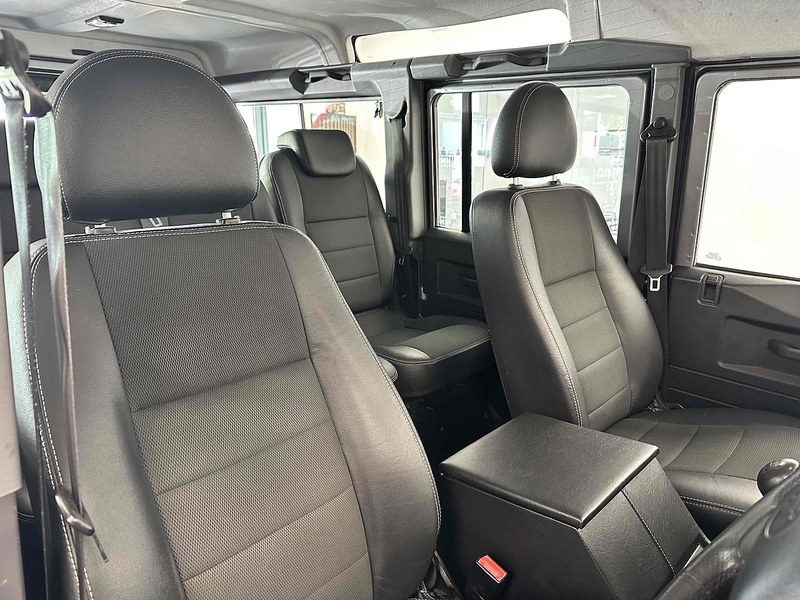 Land Rover Defender 110 TDCi XS - U1919