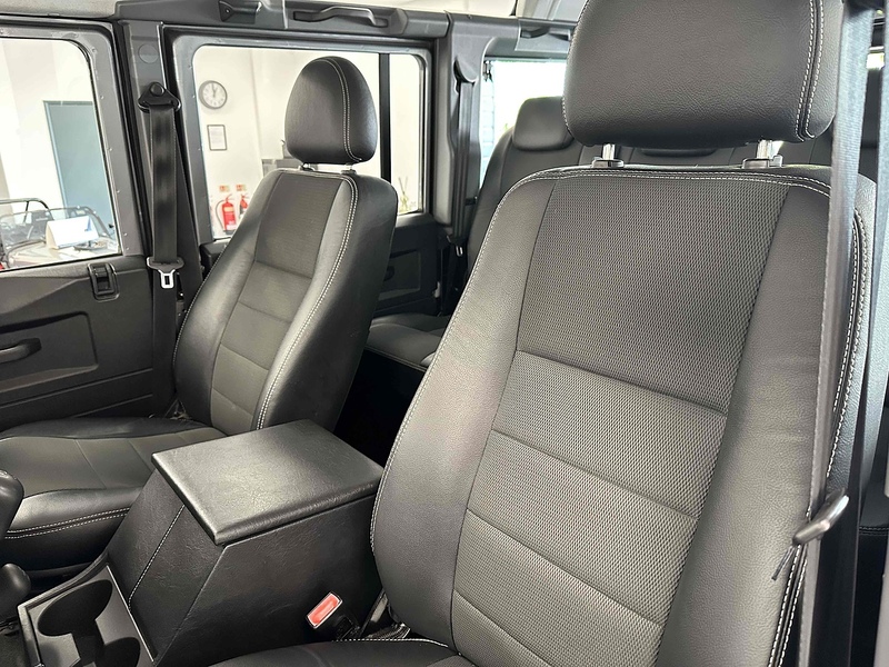 Land Rover Defender 110 TDCi XS - U1919