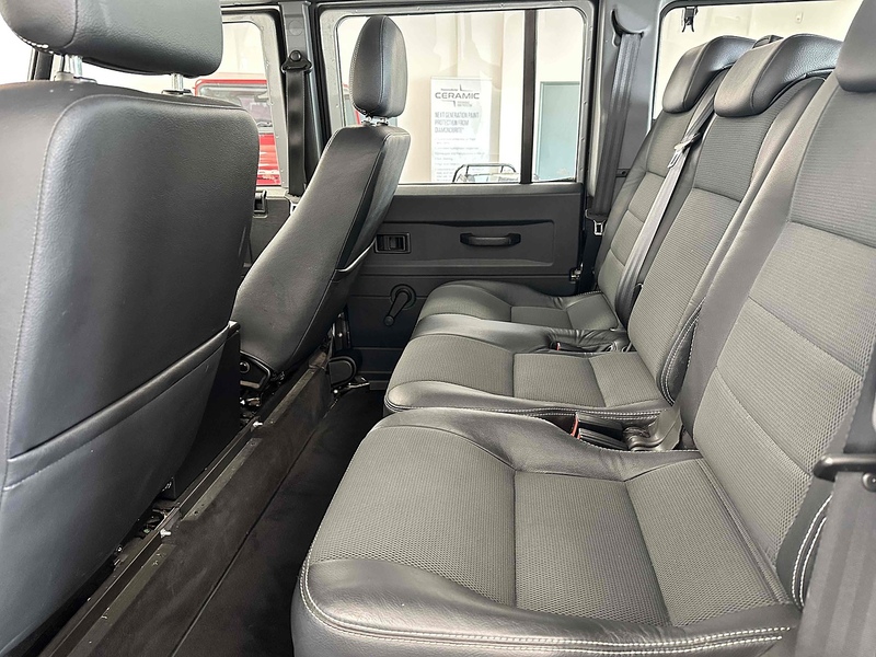 Land Rover Defender 110 TDCi XS - U1919