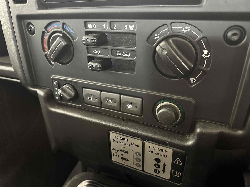 Land Rover Defender 110 TDCi XS - U1919