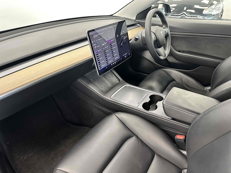 Tesla Model 3 Standard Range Plus - U1920