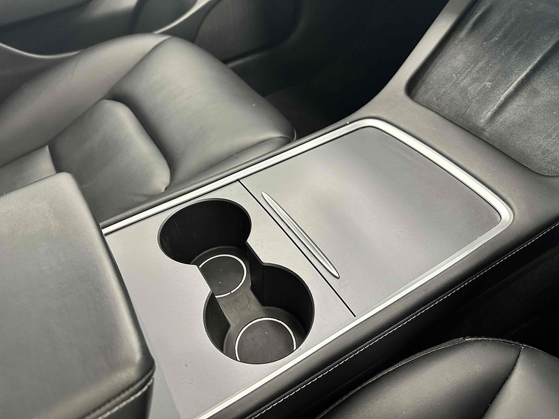 Tesla Model 3 Standard Range Plus - U1920