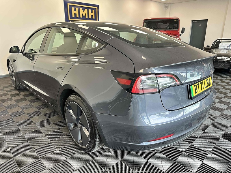 Tesla Model 3 Standard Range Plus - U1924