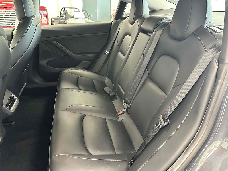 Tesla Model 3 Standard Range Plus - U1924