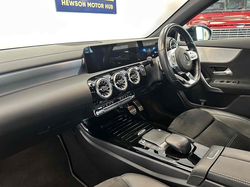 Mercedes-Benz A Class A250e AMG Line Edition - U1943