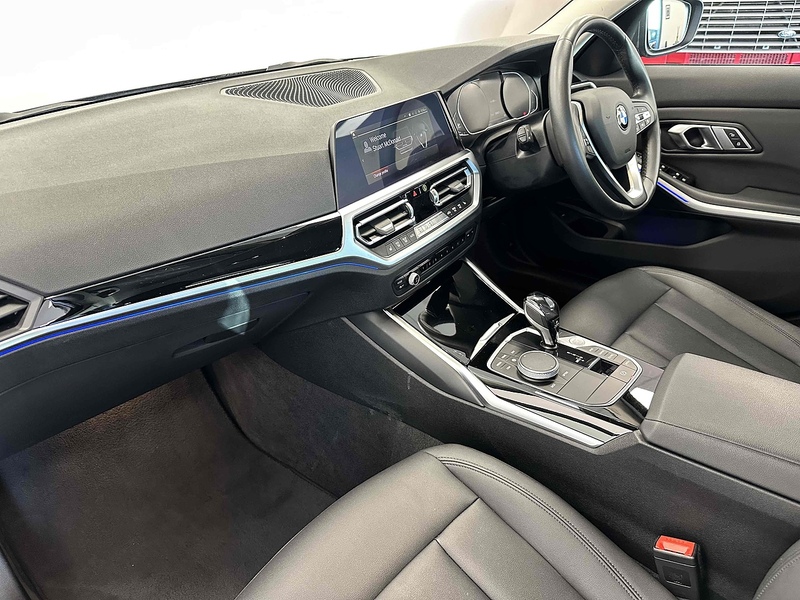 BMW 3 Series 318d MHT SE - U1945