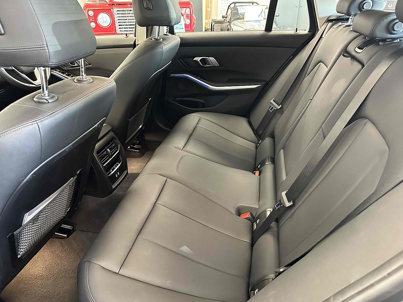 BMW 3 Series 318d MHT SE - U1945