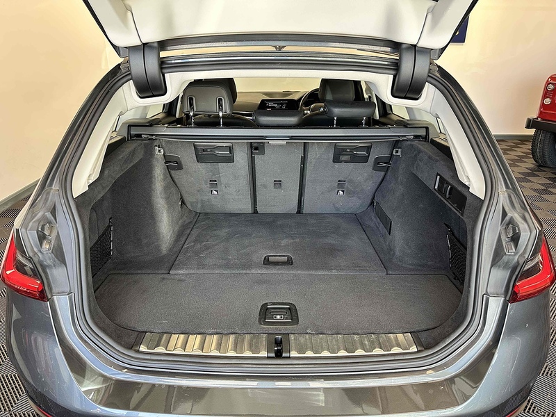 BMW 3 Series 318d MHT SE - U1945