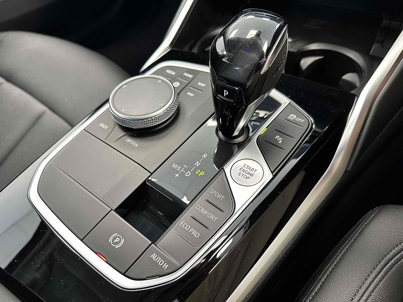 BMW 3 Series 318d MHT SE - U1945