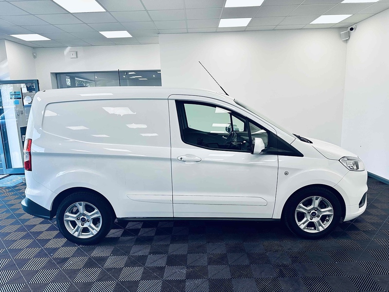 Ford Transit Courier EcoBoost Limited - U1960