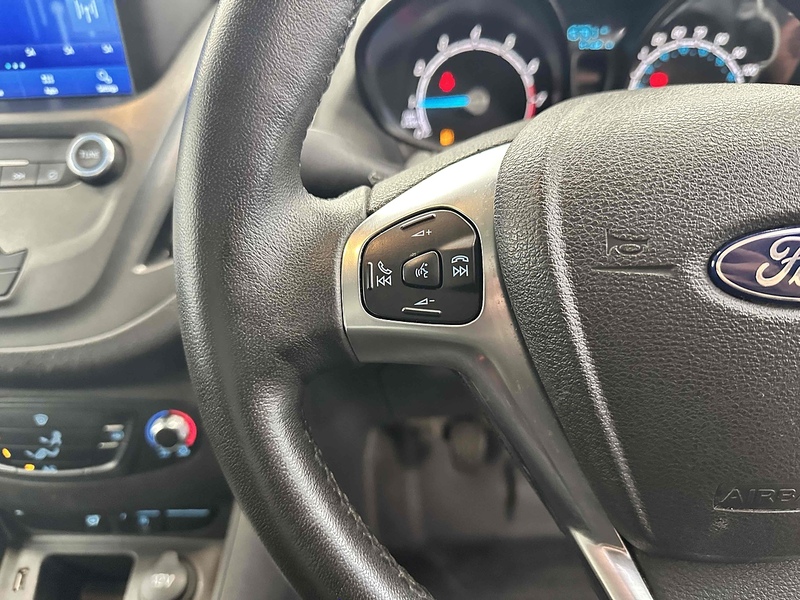 Ford Transit Courier EcoBoost Limited - U1960