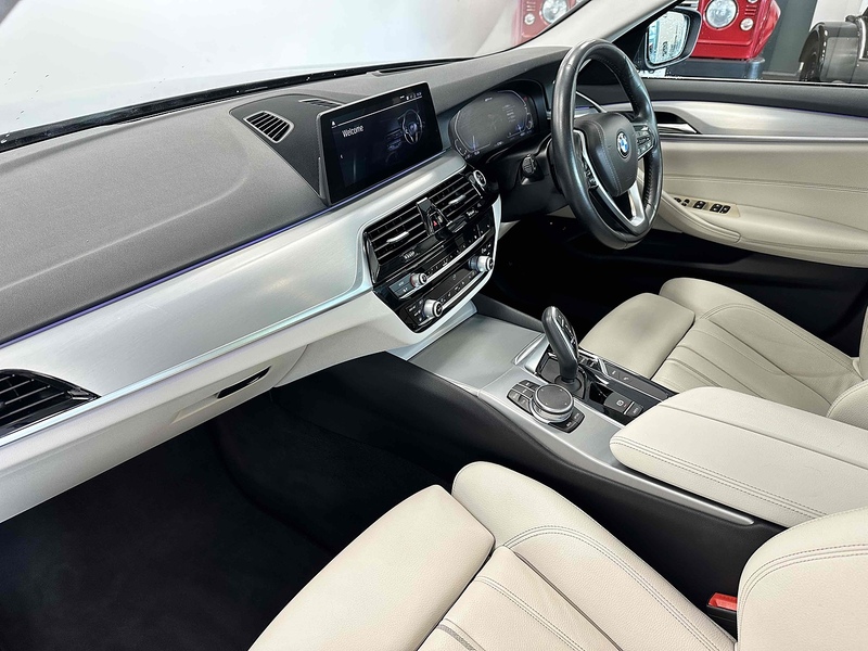 BMW 5 Series 530e SE - U1975