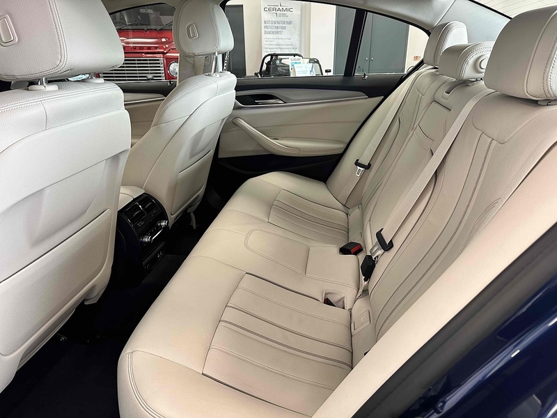 BMW 5 Series 530e SE - U1975