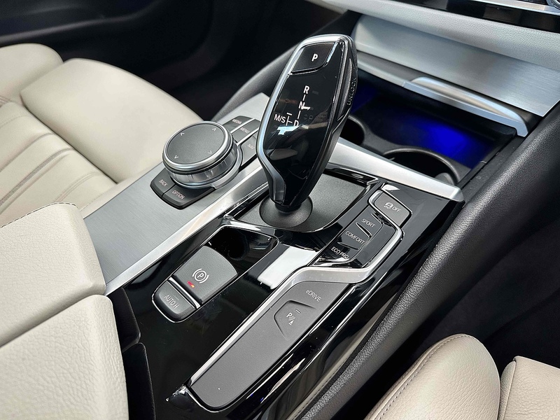 BMW 5 Series 530e SE - U1975