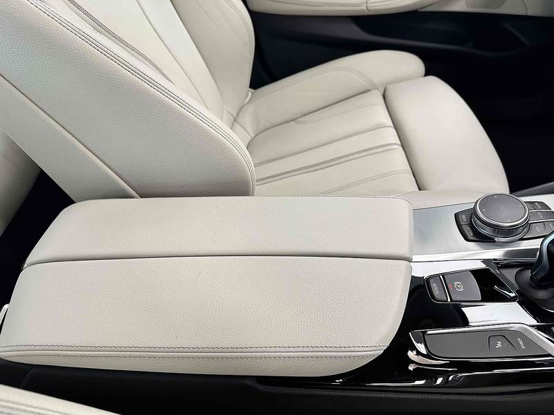 BMW 5 Series 530e SE - U1975