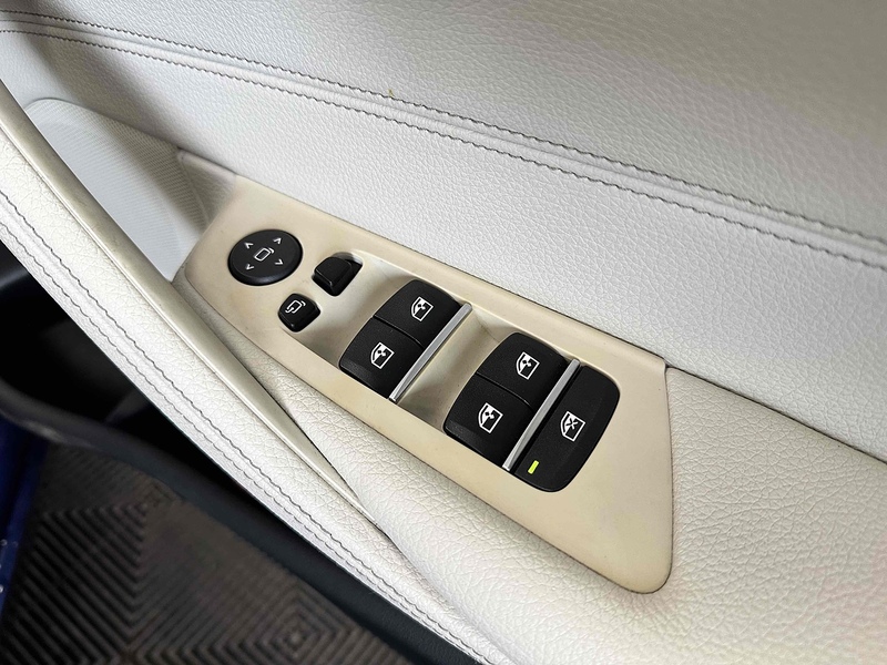 BMW 5 Series 530e SE - U1975