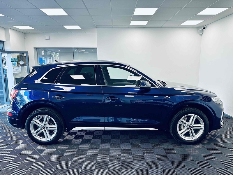 Audi Q5 TFSIe S line - U2011