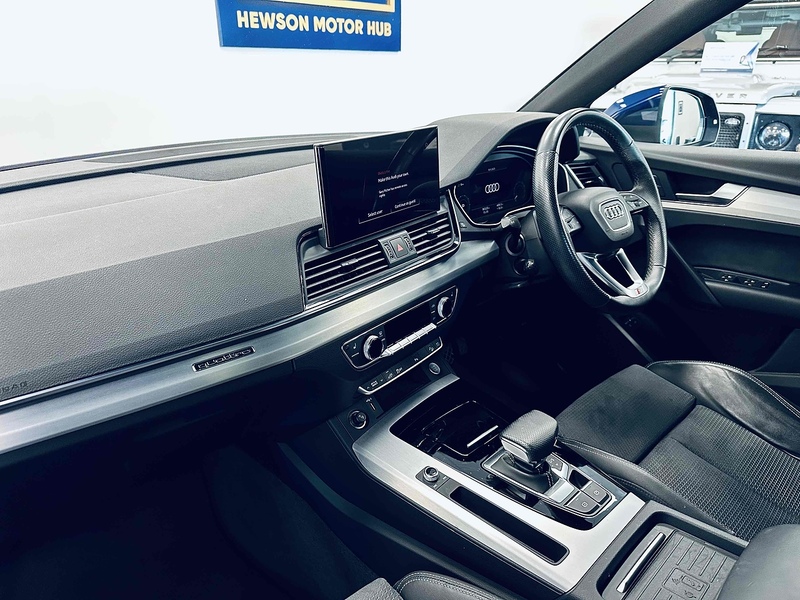 Audi Q5 TFSIe S line - U2011