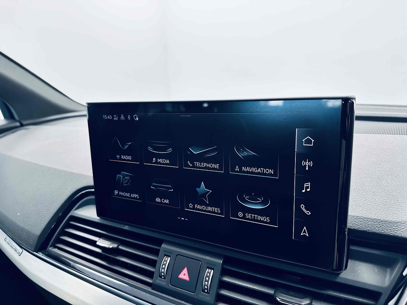 Audi Q5 TFSIe S line - U2011