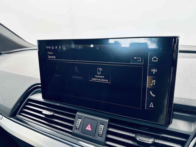 Audi Q5 TFSIe S line - U2011