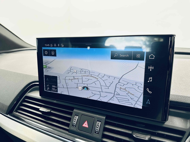 Audi Q5 TFSIe S line - U2011