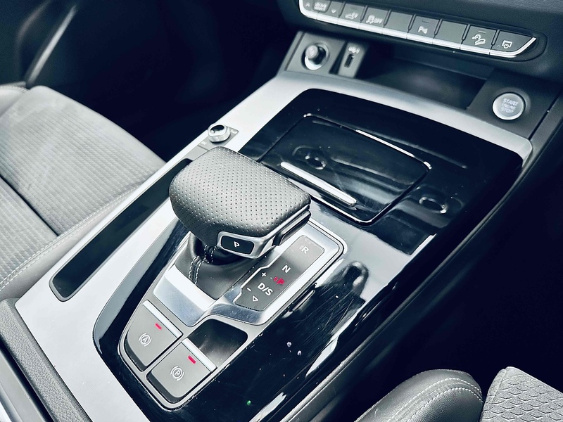 Audi Q5 TFSIe S line - U2011