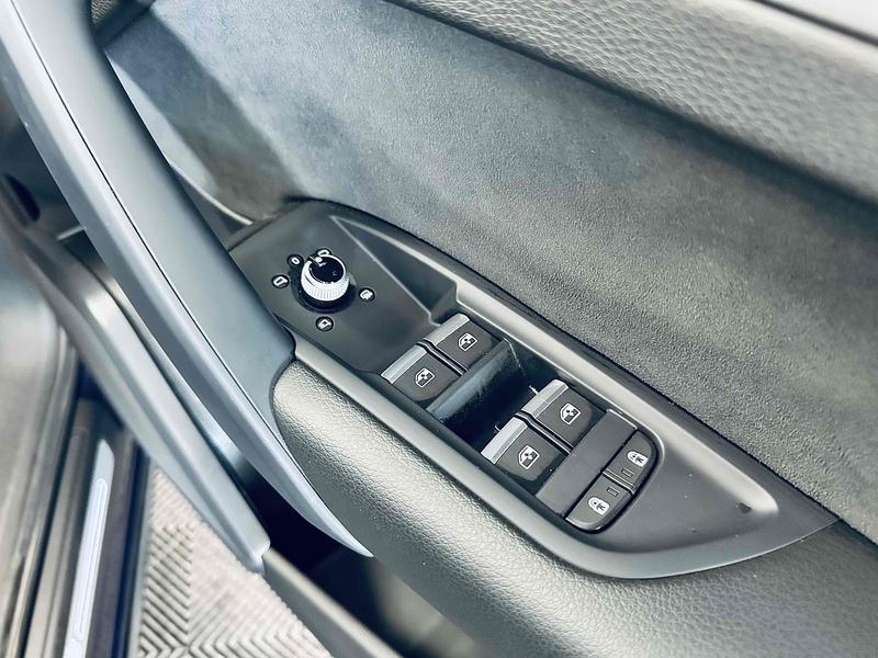 Audi Q5 TFSIe S line - U2011